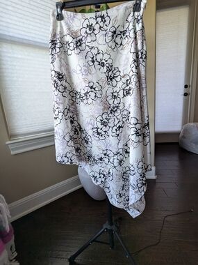 White House Black Market Black and Cream High-Low Floral Skirt